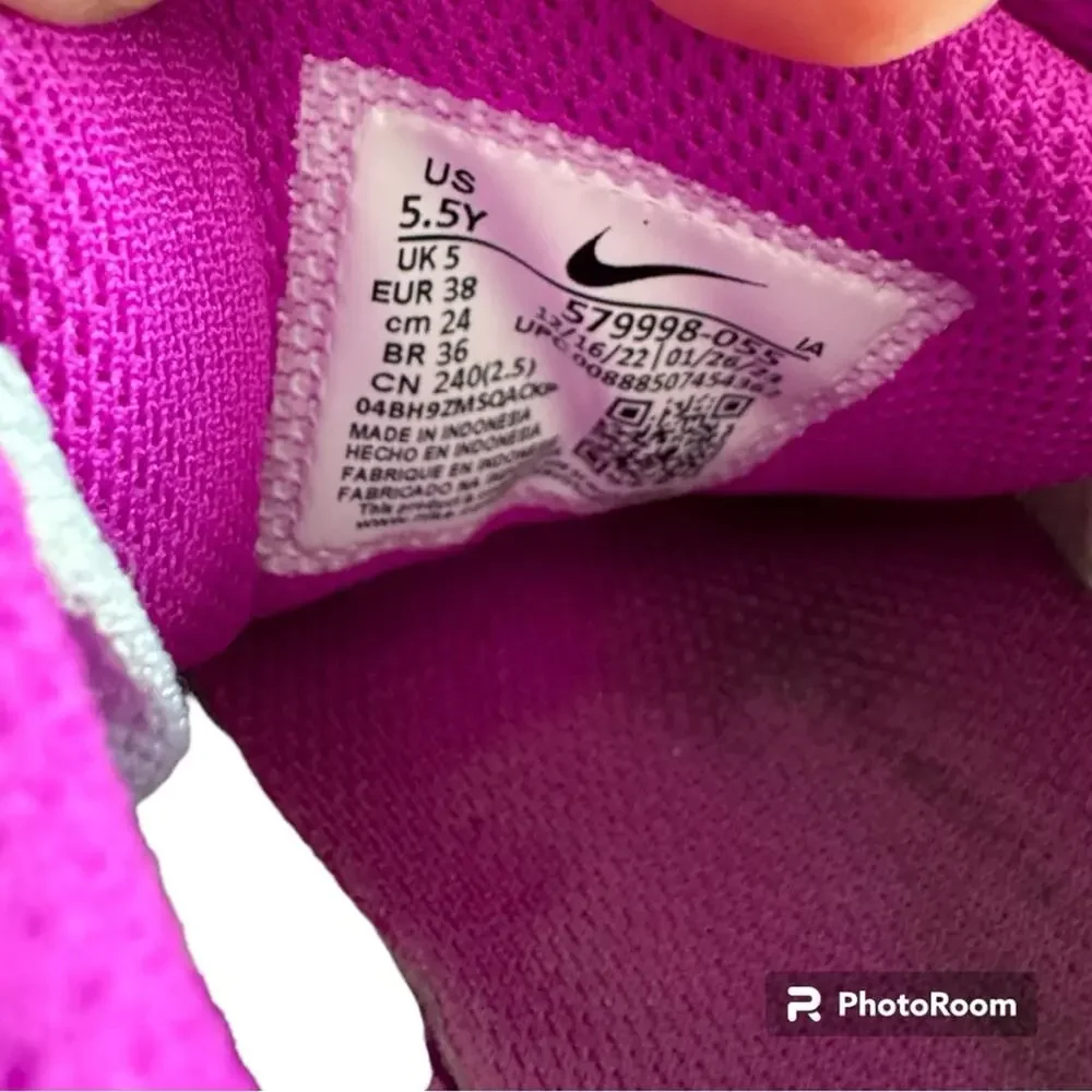 Nike Air Max Ivo Girls’ Size 5.5Y Sneaker Shoes Pure Platinum/Hyper Violet